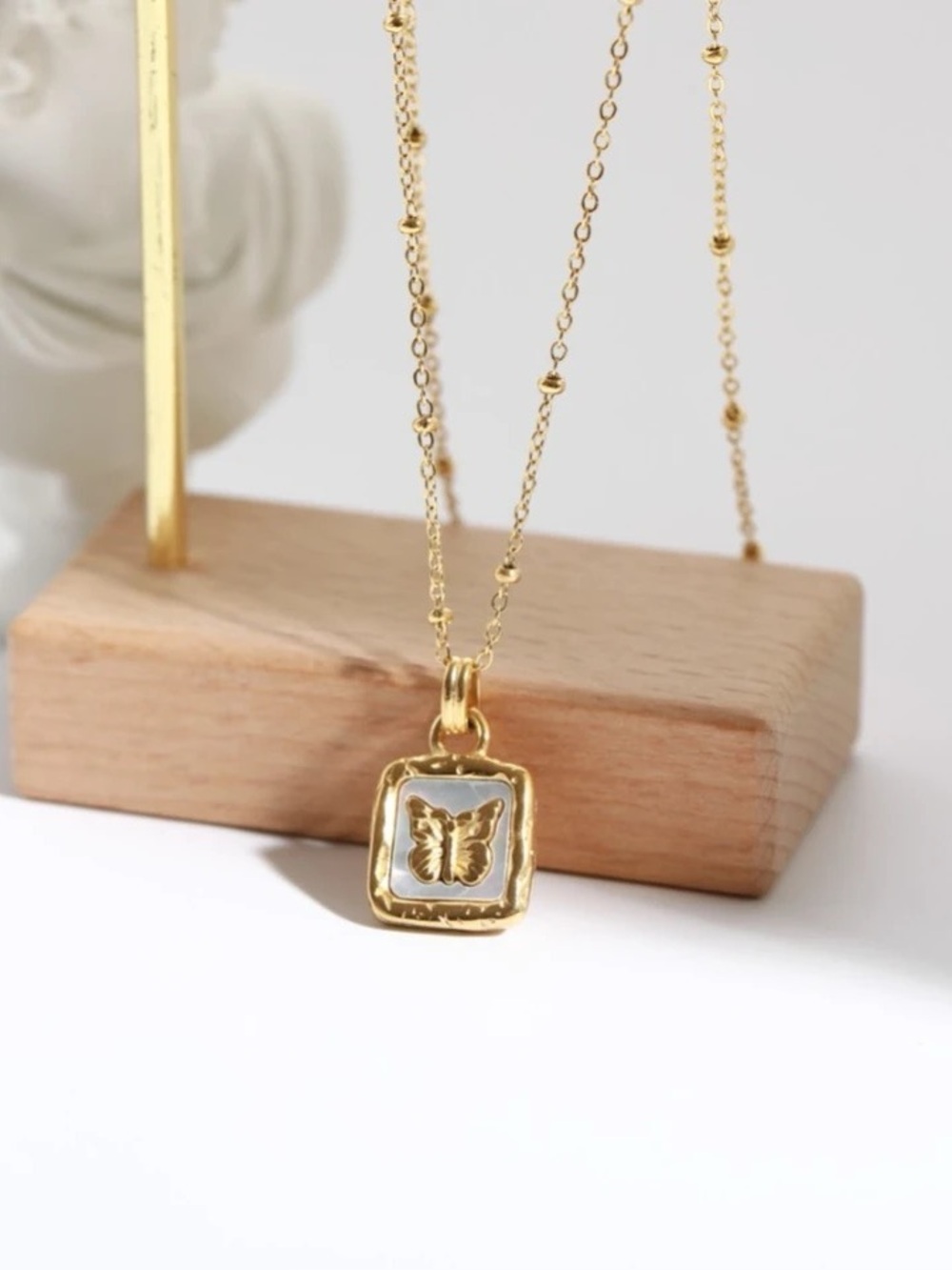3/$40 NWT Butterfly Shell Pendant Necklace